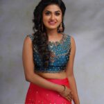 Haritha G Nair Instagram - Haritha G Nair Wearing Banarasi skirt pairing silk crop top in kundan beads work by @swayamvarasilksindia . Muse : @haritha.girigeeth Photography: @director_aniesh_upaasana In association with @redfmmalayalam Makeup: @vijilsmakeover @neethu_makeupartist Styling : @leirakuncysiby Jewellery: @ladies_planet_rental_jewellery . #swayamvarasilks #redfmmalayalam #glamnglitz #harithagnair #haritha #malayalamactress #kasthooriman #latest #malayalam #malayalamactor #celebrity #kanchipuram #silksaree #celebreels #reelsofinstagram #sreekutty #tharodayam #thingalkalaman #thinkalkalaman #tvshow #serial #serialactor #fashion #saree #ootd #style #traditional #ethnicwear