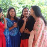 Haritha G Nair Instagram - ചില ഫോട്ടോസ് candid അല്ലെന്നു സംശയം ഒന്നും ഉണ്ടാവില്ലല്ലോ അല്ലേ @ahalya_mk @keethuchippy