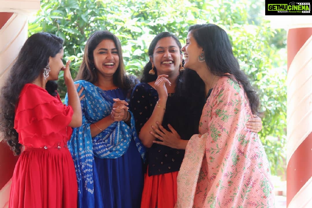 Haritha G Nair Instagram - ചില ഫോട്ടോസ് candid അല്ലെന്നു സംശയം ഒന്നും ഉണ്ടാവില്ലല്ലോ അല്ലേ @ahalya_mk @keethuchippy
