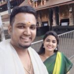 Haritha G Nair Instagram - : അളിയാ... ഗുരുവായൂർ വരെ ഒന്ന് പോണം... അത്രമേൽ താങ്ങാനാവാത്ത ദുഖങ്ങളും, പിന്നെ മനസ്സ് നിറഞ്ഞ സന്തോഷങ്ങളും പങ്കു വെയ്ക്കാനാണു സാധാരണ പോകാറ്...പിന്നെ കുറച്ചു കുശലം ചോദിക്കണം... അനുഗ്രഹം വാങ്ങണം...🙏🏻 : ആഹ്...ഇന്ന് തന്നെ പോയേക്കാം ✌🏻👍🏻 @rohith.rnair.44 #harithagirigeeth #haritha #brother #sister #god