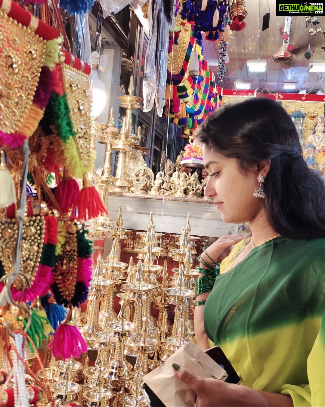 Haritha G Nair Instagram - 🙏🏻🙏🏻🙏🏻😇 📸: @rohith.rnair.44 Guruvayoor Sri Krishna Temple