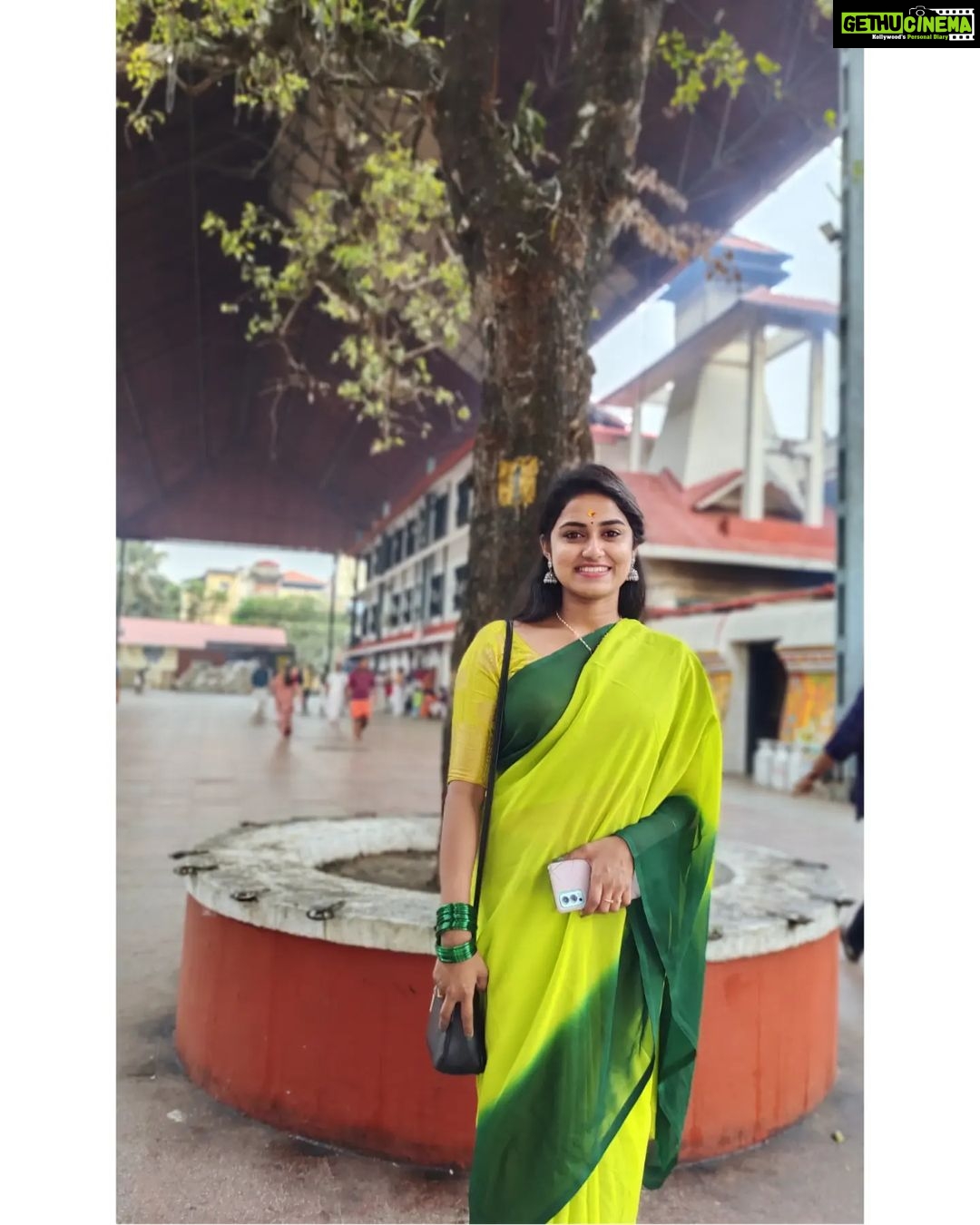 Haritha G Nair Instagram - 🙏🏻🙏🏻🙏🏻😇 📸: @rohith.rnair.44 Guruvayoor Sri Krishna Temple