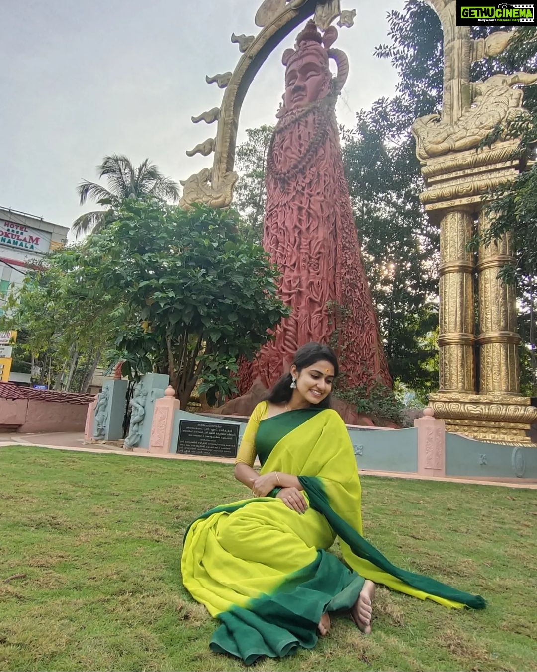 Haritha G Nair Instagram - 🙏🏻🙏🏻🙏🏻😇 📸: @rohith.rnair.44 Guruvayoor Sri Krishna Temple