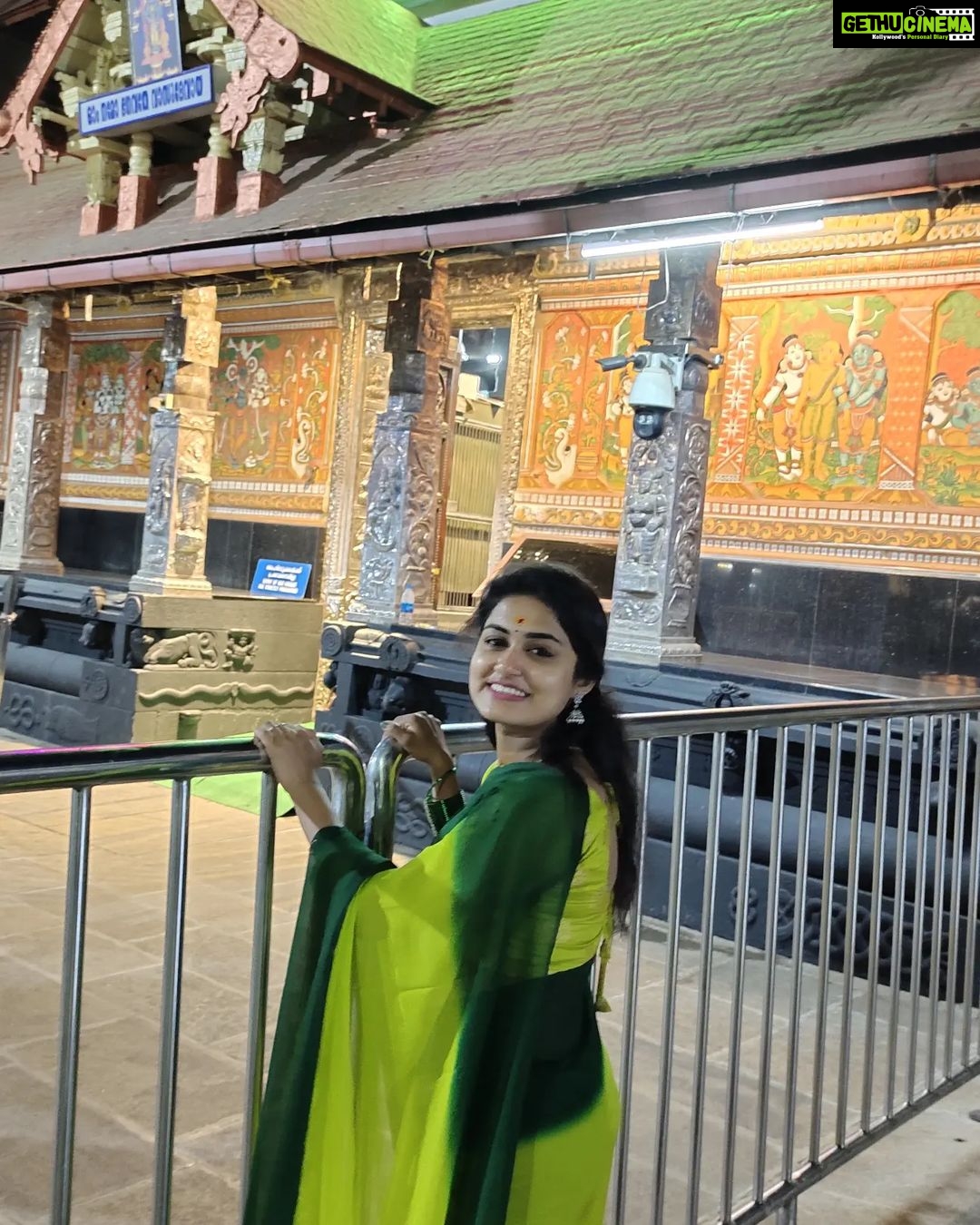 Haritha G Nair Instagram - 🙏🏻🙏🏻🙏🏻😇 📸: @rohith.rnair.44 Guruvayoor Sri Krishna Temple