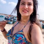 Harshika Poonacha Instagram – It’s too hot but you still wanna film a #reel 🤣🤣🤣
#hawahawai 
#beach #port