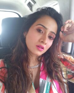 Harshika Poonacha Instagram - Hello there gorgeous 😍 Feeling #beautiful and #shy 🙈