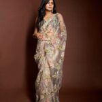 Hebah Patel Instagram – 👗 : @officialanahita @deepthiganeshlabel
💎 : @adornablesbysonalimehra
📸 : @kalyanyasasvi 💄: @makeupbyramakrishna @vijjireddyskht