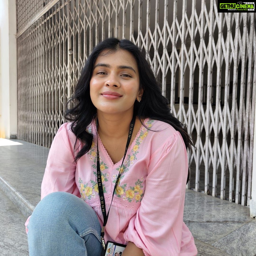 Hebah Patel Instagram - Enthu college kid for a day! #babyfaceftw