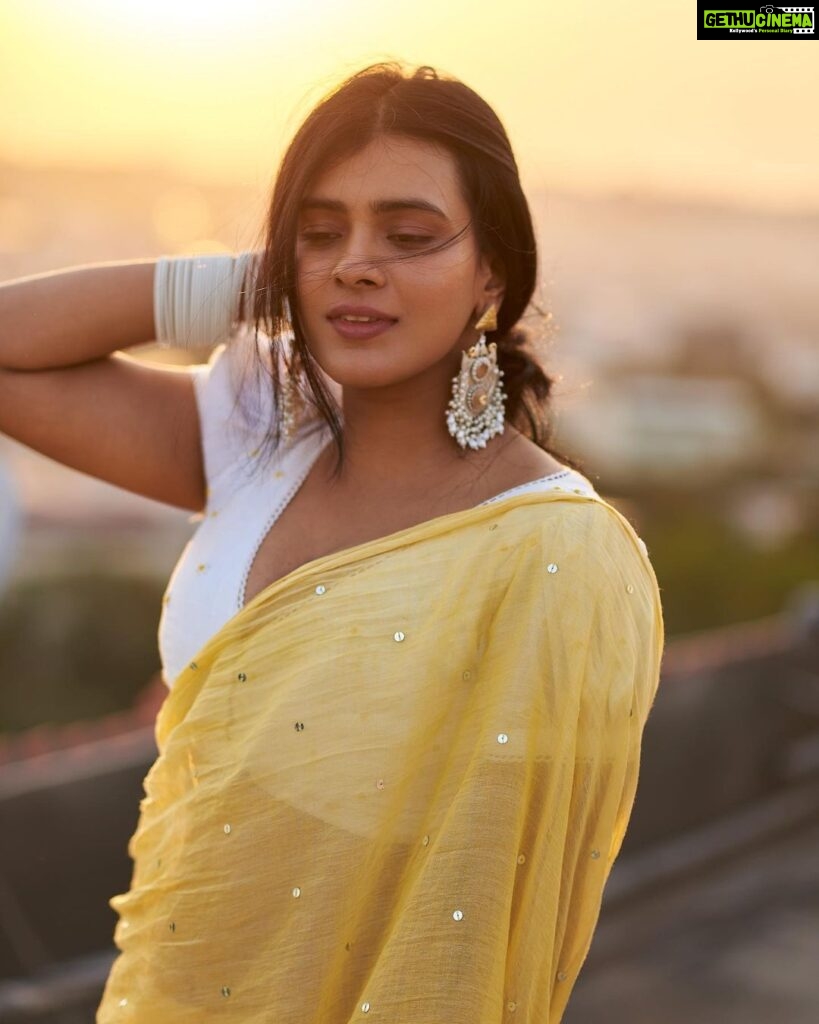 Hebah Patel Instagram - Obviously not candid!