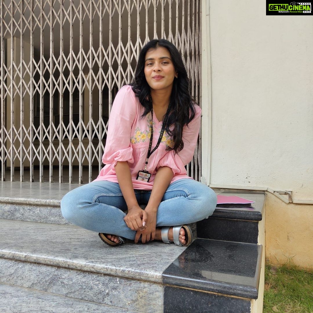 Hebah Patel Instagram - Enthu college kid for a day! #babyfaceftw
