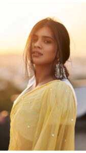 Hebah Patel Instagram - My forever muse 💛🫶🏼 @ihebahp Outfit: @suta_bombay Footwear: @septembershoes Makeup: @makeupbyramakrishna Hair: @vijjireddyskht Pic: @kalyanyasaswi Styled by @officialanahita . . . . #reels #reelinstagram #instareels #reelkarofeelkaro #reelitfeelit