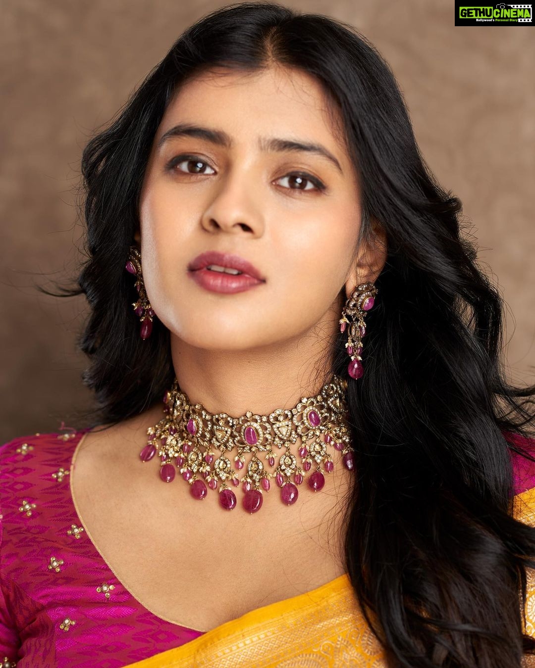 Hebah Patel Instagram - For an event many moons ago! 👗: @officialanahita @gubbarajyalakshmi 💎 : @mahalaxmijewellery 💄: @makeupbyramakrishna @vijjireddyskht 📸 : @kalyanyasaswi