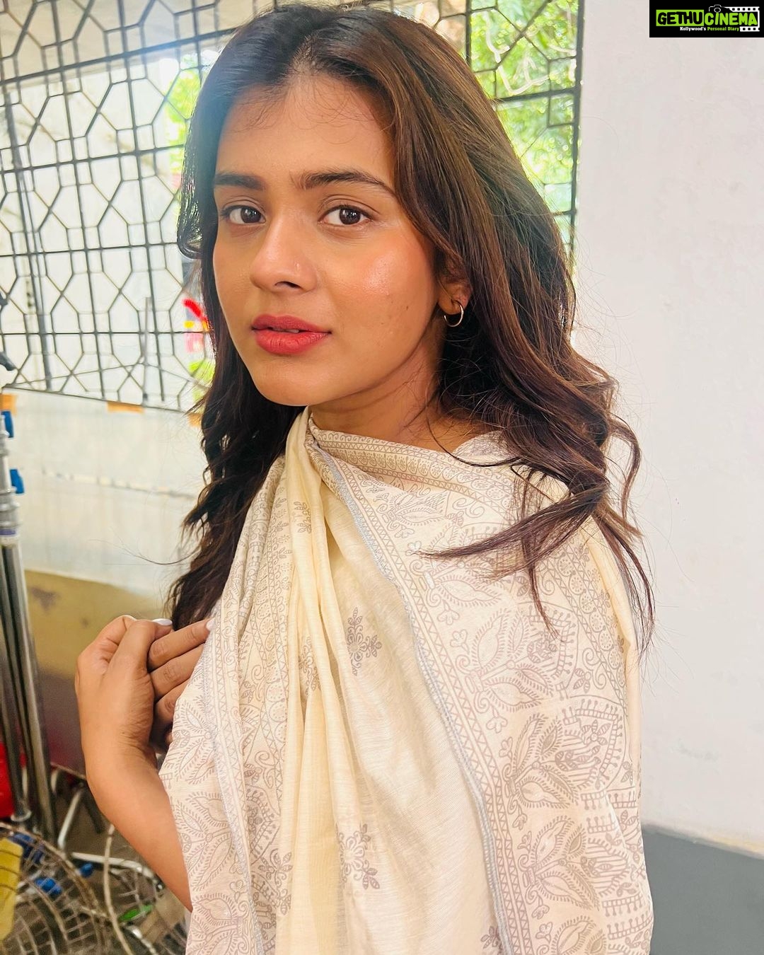 Hebah Patel Instagram - Throwback! #vyavasthaonzee5