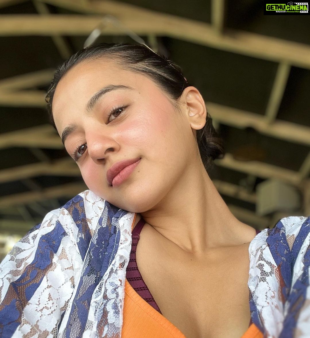 Helly Shah Instagram - Long time no selfie 🌝