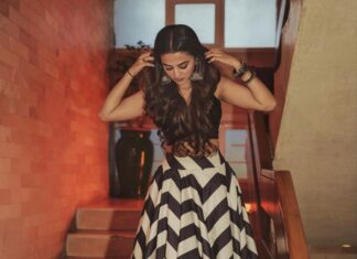 Helly Shah Instagram - Leaving a little sparkle wherever I go 🌟 📸 @ashish_sawant__ 🙍🏼‍♀️ @style_deintrepide 🎥 @itspkofficial_studio 👗 @ranbirmukherjeeofficial 💇‍♀️ @amuthevar