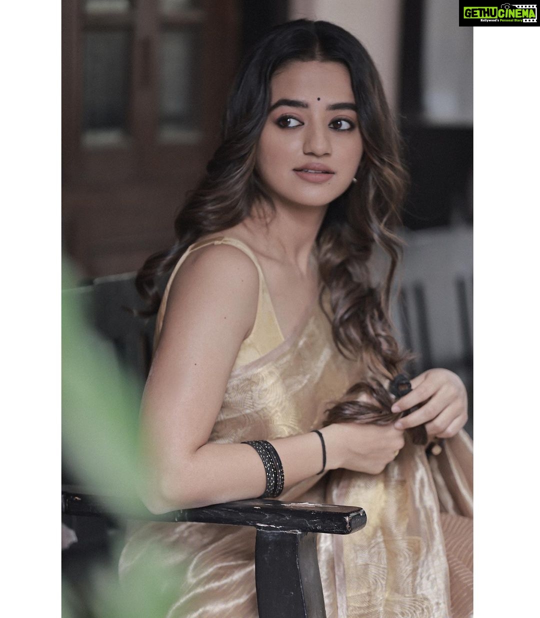 Helly Shah Instagram - सुहाना सफ़र और ये मौसम हसीं ❤️
