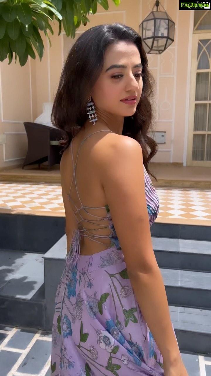 Helly Shah Instagram - Casually showing off my dress and hair Ofcourse 😌