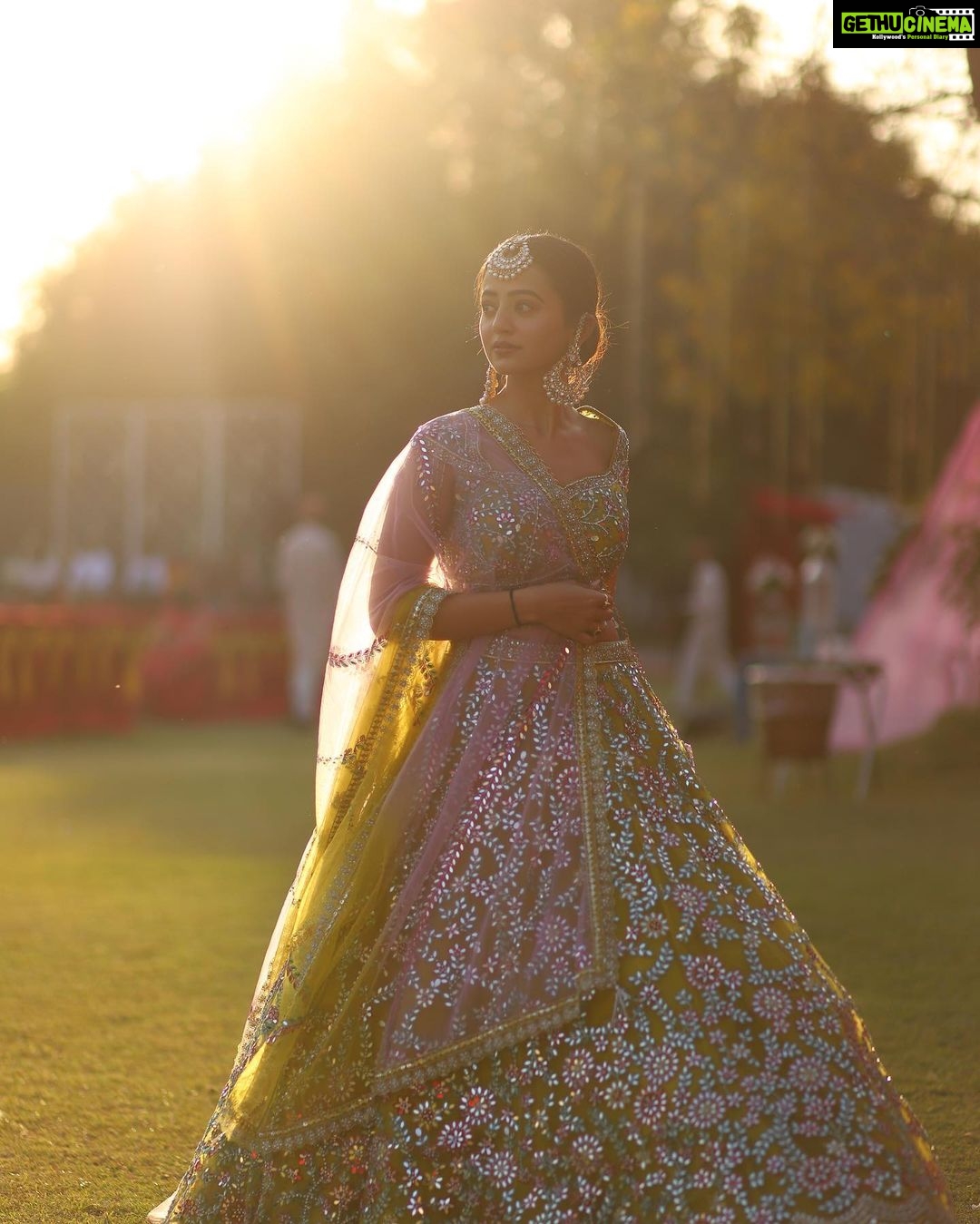 Helly Shah - 164.3K Likes - Phir le aaya dil 💚
Obsessing over the lehenga ~ @lapink_by_knareshkumar ❤️
Captured by ~ @faizan_photo_graphy