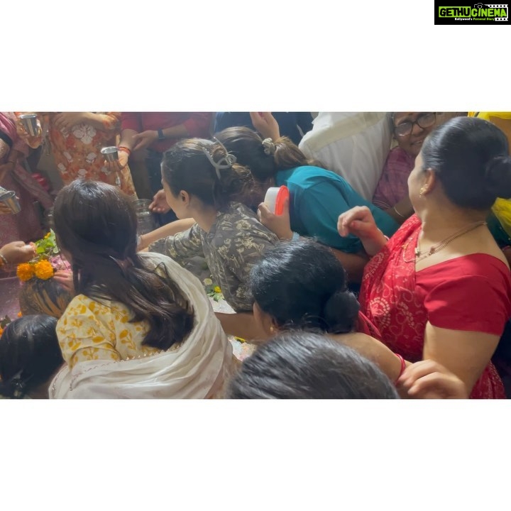 Helly Shah Instagram - Har Har Mahadev ❤️ My heart is so full 🥺 The vibrations , the positivity , the energy . Couldn’t be more grateful ✨ Happy Happy Maha Shivratri 🙏🏻❤️ Shri Somnath Mahadev Jyotirling Temple