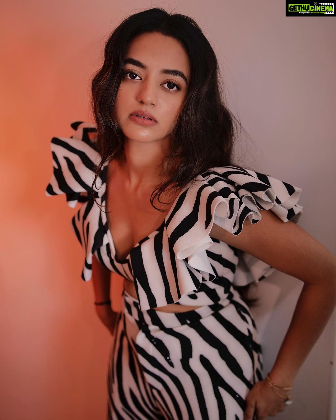 Helly Shah Instagram - Alexa play Tareefan , please !