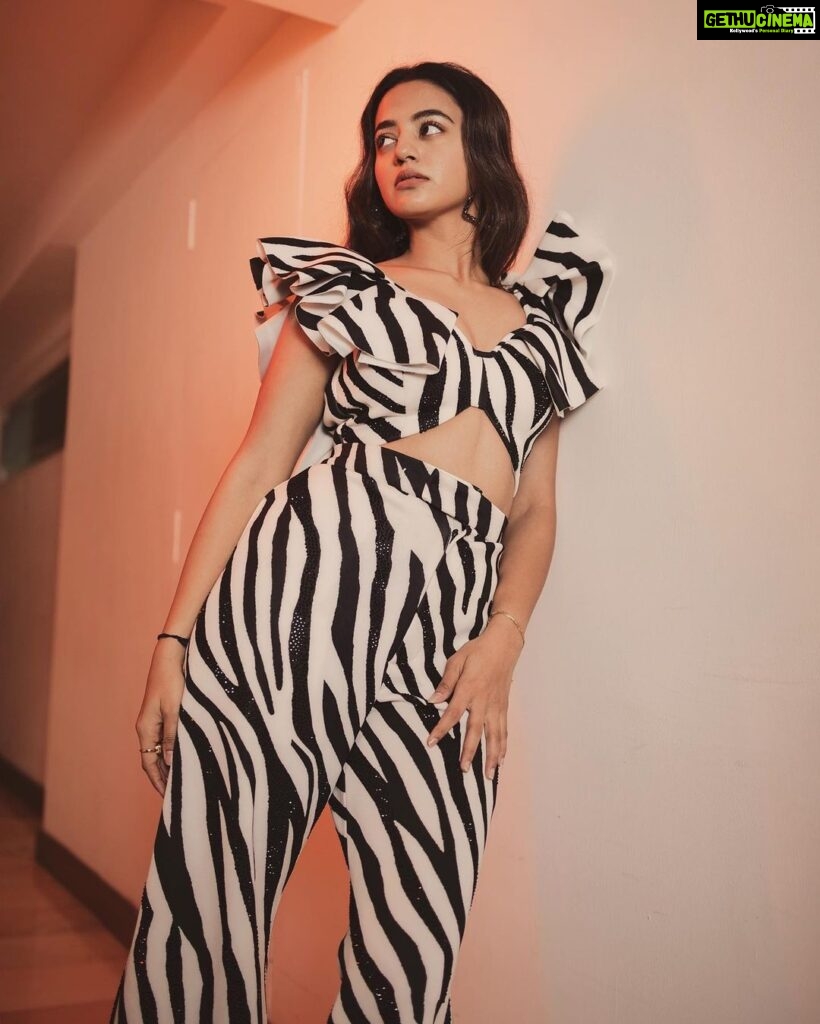 Helly Shah Instagram - Why be calm when you can be a thunder that strikes ? 📸 : @ashish_sawant__ 🙎🏼‍♀️: @style_deintrepide 👗: @ranbirmukherjeeofficial