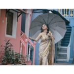Helly Shah Instagram - सुहाना सफ़र और ये मौसम हसीं ❤️