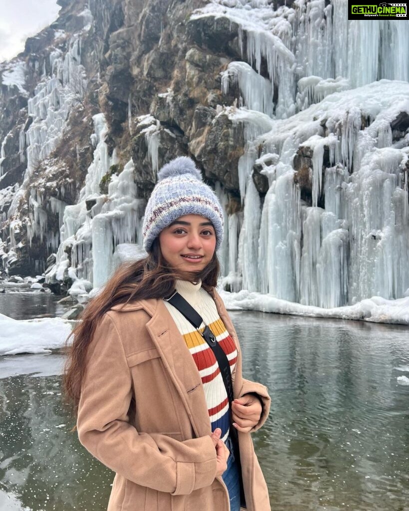 Helly Shah Instagram - Straight out of a snow painting ❄️❤️