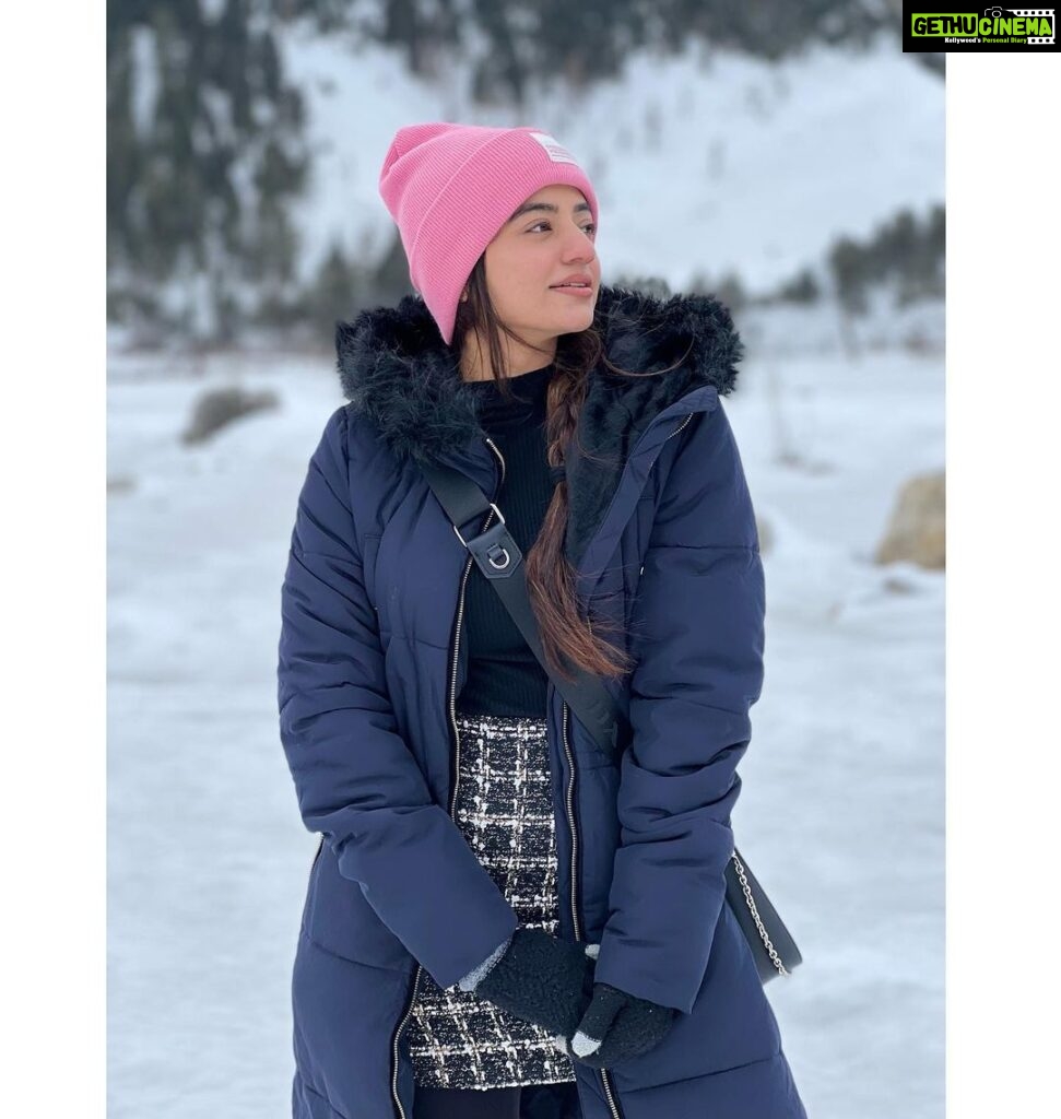 Helly Shah Instagram - There is some magic here ✨ You can’t stop smiling from the moment you land here 🥹❤️ Kashmir A Heaven On Earth