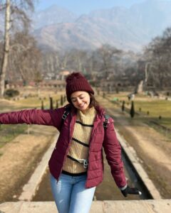 Helly Shah Instagram - Today’s blush …. Sponsored by mountains 🥰✨