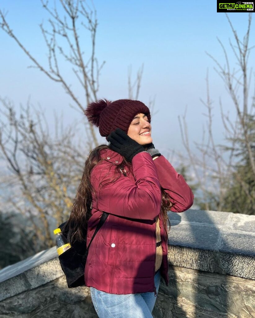 Helly Shah Instagram - Today’s blush …. Sponsored by mountains 🥰✨ Kashmir