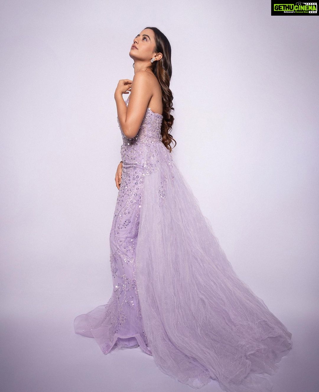 Helly Shah Instagram - 💜 Styled by @natashaabothra Team @priyankaa.a_91 @mausmi_mitra_ @dhwaniivithalani_22 Outfit @nourbyneharika Jewellery @kanika_rana_fine_jewellery Hairstylist @makeupandhairbyriya Photographer @ashish_ojha_photography