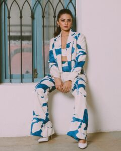 Helly Shah Instagram - Hold the vision Trust the process ⚡️ Styled by @akankshakawediastyle Captured by @smileplease_25 Outfit @mandirawirkhq Jewellery @blingthingstore Heels @londonrag_in