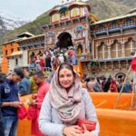 Himanshi Khurana Instagram - PoV : you are on chaar dham yatra Badrinath Dham