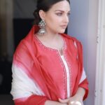 Himanshi Khurana Instagram - Outfit @suidhaagabyshweta Jewellery @urbanmutiyar 📸 @himanshukhurana1