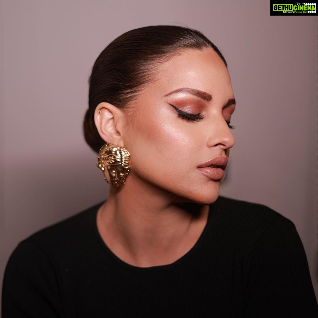 Himanshi Khurana Instagram - Mua @kashish_art Hair @krishna.hairstylist 📸 @himanshukhurana1