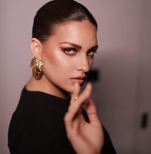 Himanshi Khurana Instagram - Bella 🦩 Mua @kashish_art Hair @krishna.hairstylist 📸 @himanshukhurana1 Dress @victoriabeckham Earrings @zara Heels @louboutinworld