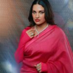 Himanshi Khurana Instagram – Jewellery @urbanmutiyar 
Mua @kashish_art