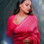 Himanshi Khurana Instagram – SS beauty by Shoppers Stop store launch 

Outfit @houseofmasaba 
Jewellery @urbanmutiyar 
Mua @kashish_art 
Hair @hairbyramacoiffeur 

📸 @himanshukhurana1