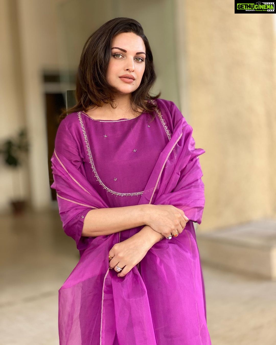 Himanshi Khurana Instagram - Outfit @houseofayuda Earrings @urbanmutiyar
