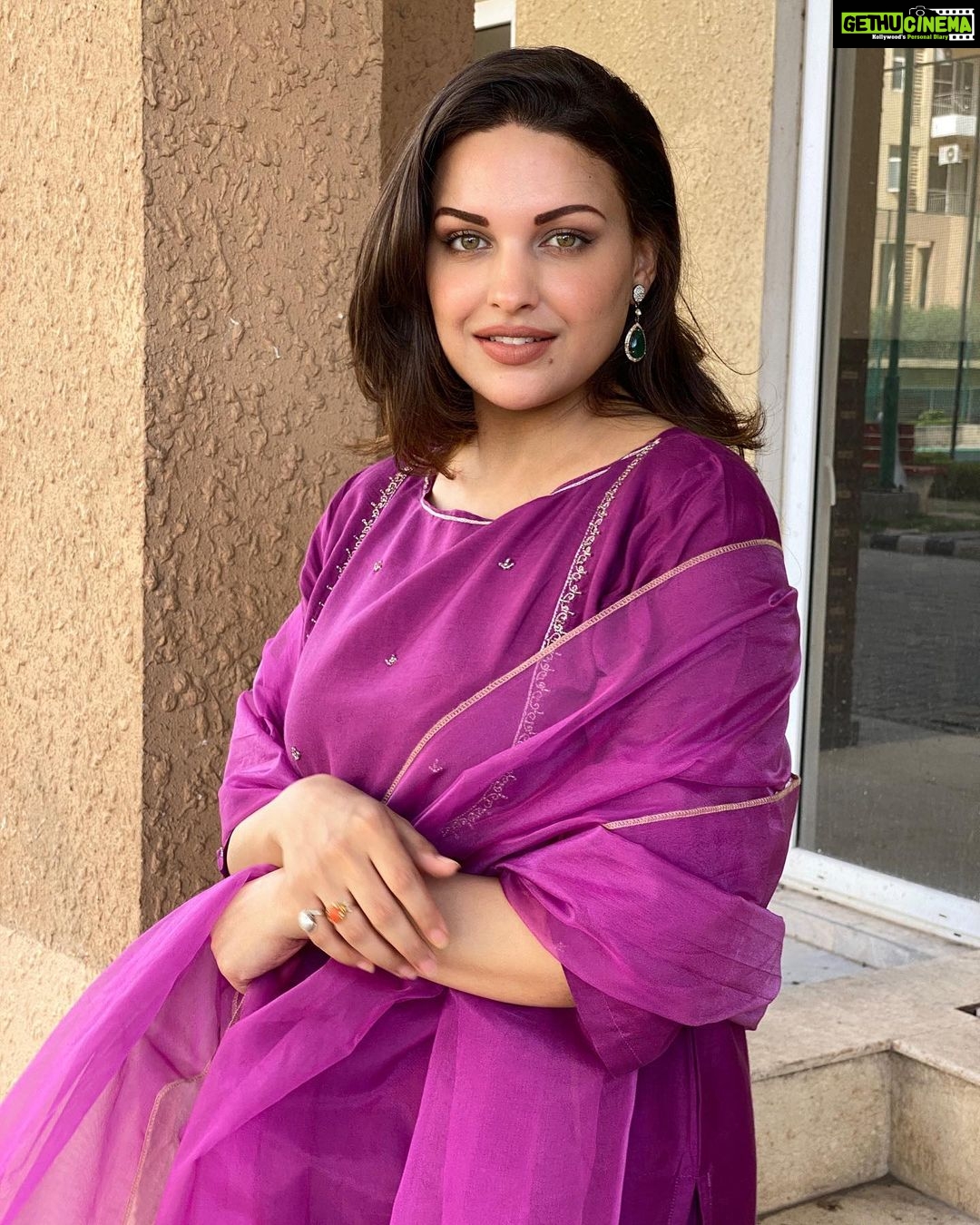 Himanshi Khurana Instagram - Outfit @houseofayuda Earrings @urbanmutiyar