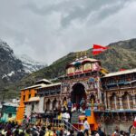 Himanshi Khurana Instagram - PoV : you are on chaar dham yatra Badrinath Dham