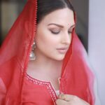 Himanshi Khurana Instagram - Outfit @suidhaagabyshweta Jewellery @urbanmutiyar 📸 @himanshukhurana1