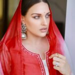 Himanshi Khurana Instagram - Outfit @suidhaagabyshweta Jewellery @urbanmutiyar 📸 @himanshukhurana1