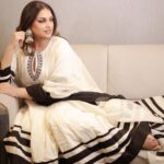Himanshi Khurana Instagram – Outfit @suidhaagabyshweta 
Jewellery @urbanmutiyar 
Mua @kashish_art 

📸 @himanshukhurana1