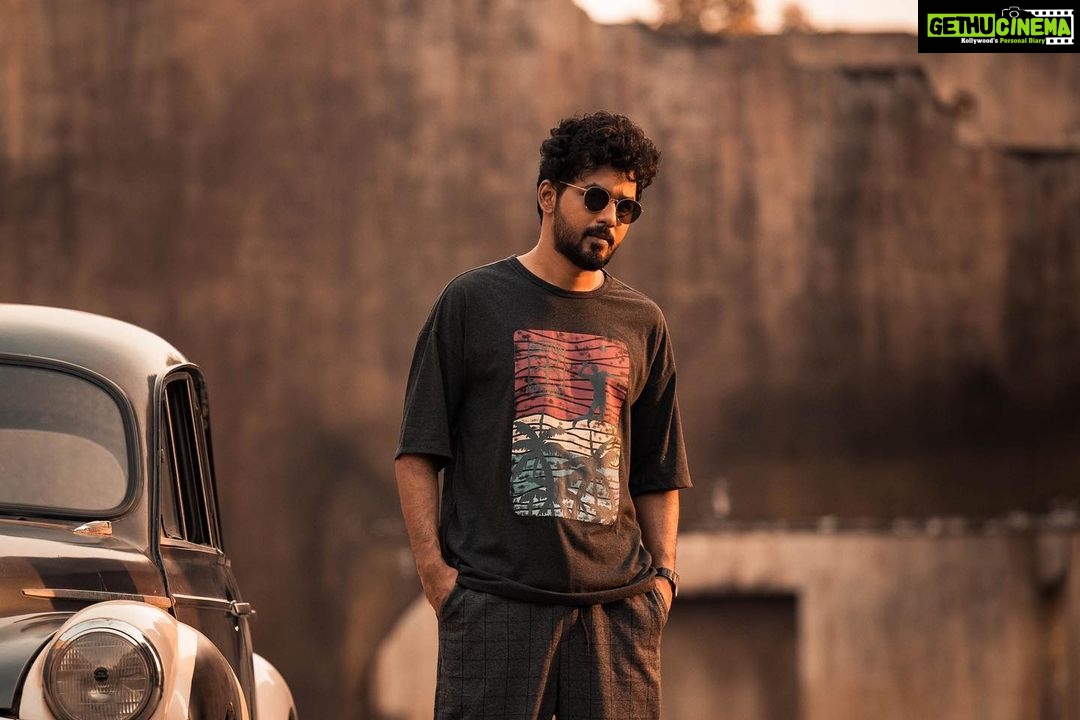 Hiphop Tamizha Instagram - Music Video dropping on Valentines day ✌🏻😁❤️ #tamilhiphop #independentmusic