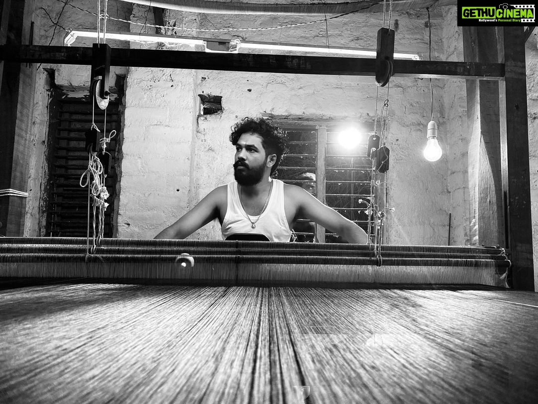 Hiphop Tamizha Instagram - Yeah thats a loom, and like a loop in a Loom - when the moon goes down, the sun comes up ☀️ its life & we gotta live ✌🏻Jumping into the weekend on full throttle 🤟🏻 #throwback