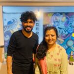 Hiphop Tamizha Instagram - அழகு தமிழில், பிறமொழி சொற்களின்றி மனதில் பதியும் கவிதை படைக்கும் தாமரை அக்காவுடன் பணியாற்றியது ஓர் அருமை அனுபவம் 😁🙏🏻
