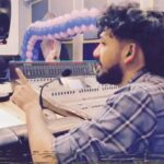 Hiphop Tamizha Instagram - “தேவா அப்பா இல்லைனா நாங்க இன்னும் Studio உள்ள போயிருப்பமானு கூட தெரியாது” என்று ஒரு கானா பாடகர் கூறியது என்றும் என் காதுகளுக்குள் ஒலித்து கொண்டேதான் இருக்கும் ! Deva Sir is a legend ! He was a pioneer in breaking boundaries and bringing a new genre of music into the existing format of tamil film music. I’ve always wanted to work with him and very happy, it happened in Anbarivu.