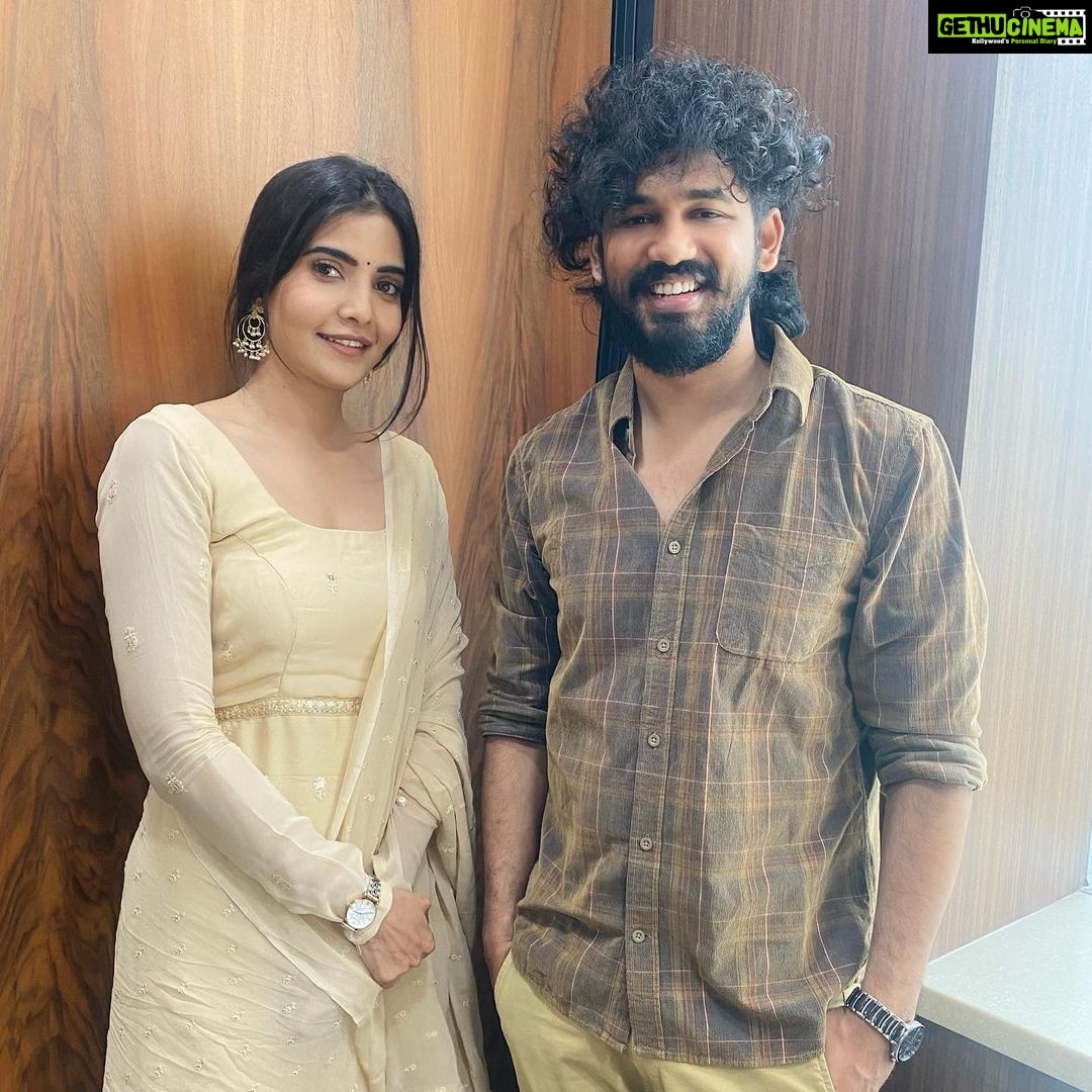 Hiphop Tamizha Instagram - Sivakumar & Shruthi - #thillalangadilady Music Video Sneak-peek today 🤟🏻