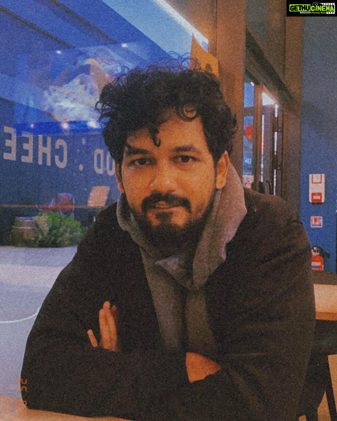 Hiphop Tamizha Instagram - 1 - ow, u taking a pic 2 - lemme pose but —> 🤷🏻♂️ Kinepolis Servon